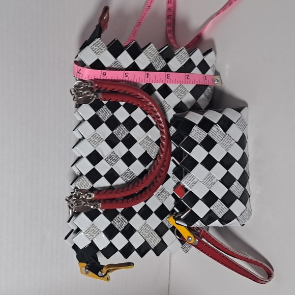 Womens black & white & red newspaper wrap wristlet with matching coin purse. - Picture 6 of 9